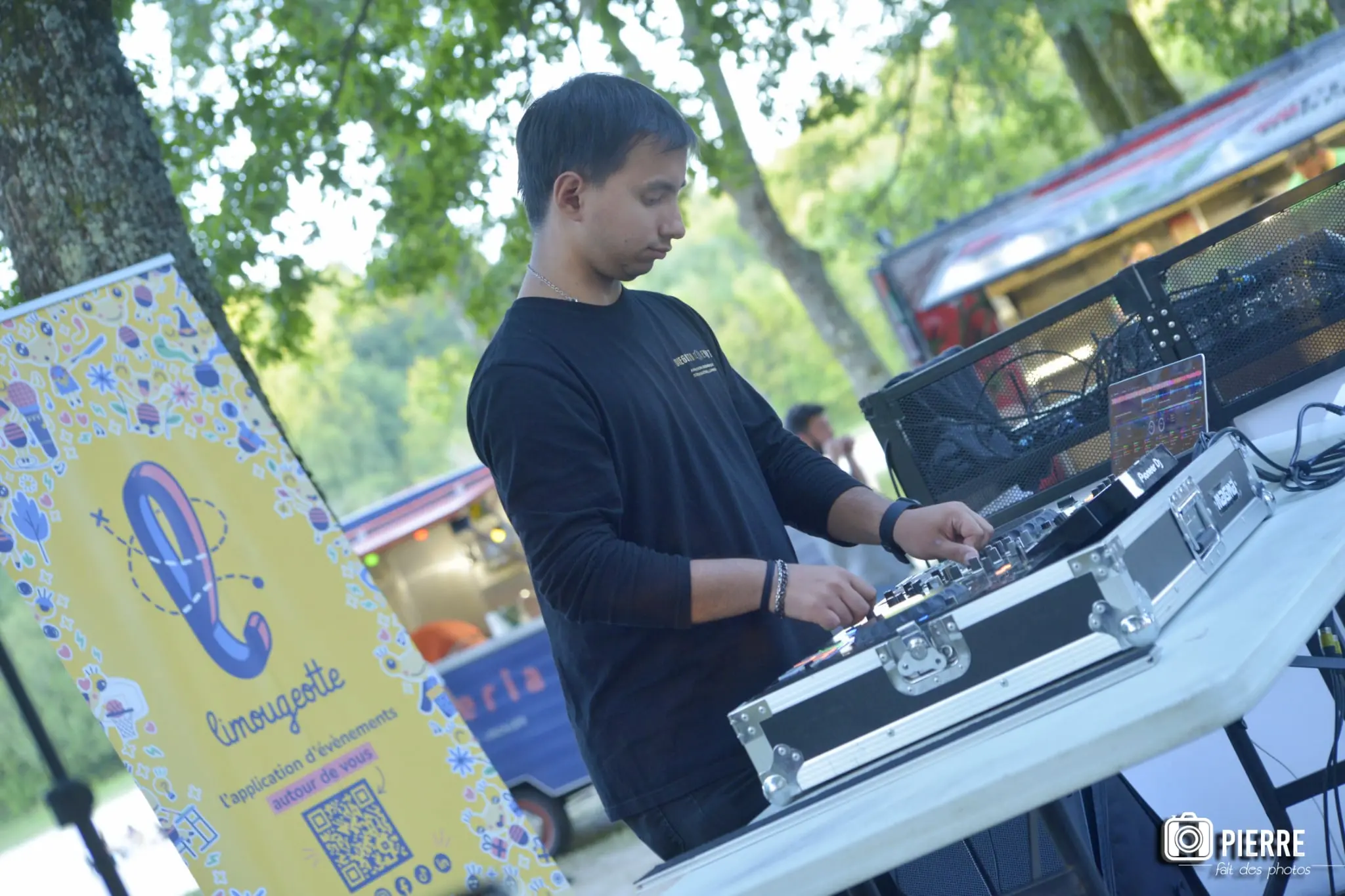 DJ de Dieguito Events 87 aux platines lors d'un événement associatif en Haute-Vienne